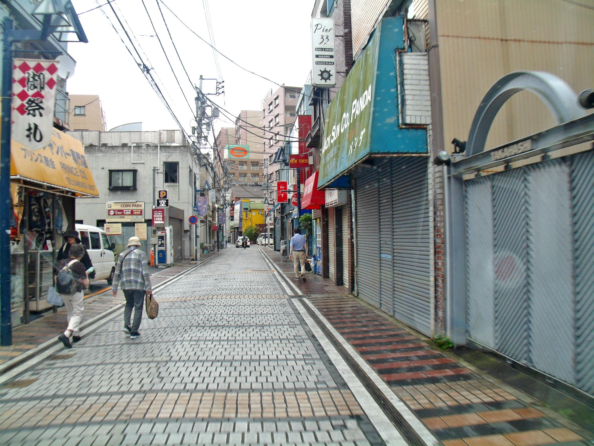 横須賀、ドブ板通り